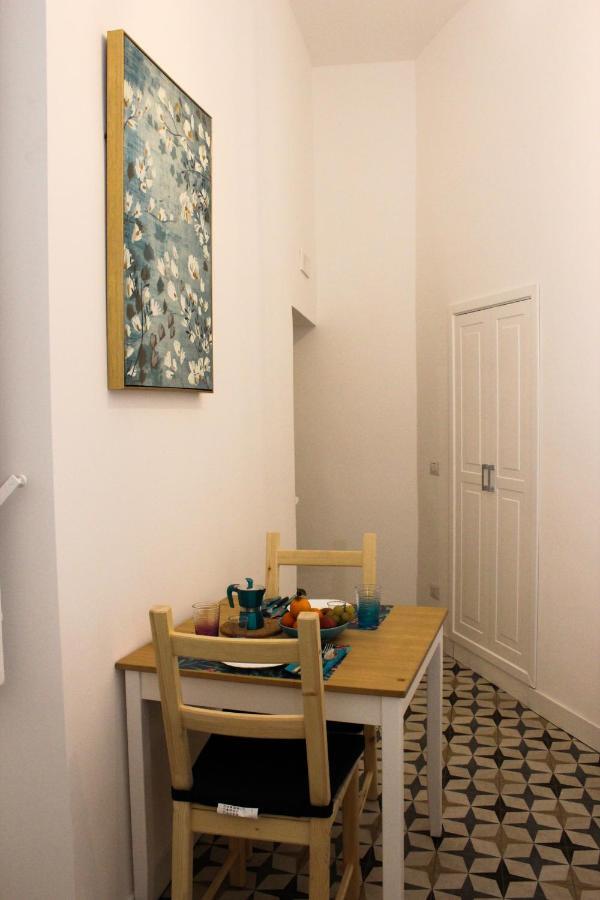 Le Chiavi Di Casa Bed & Breakfast Наполи Екстериор снимка